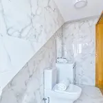아파트 Central Apartment